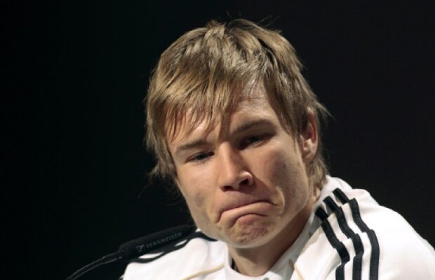 Antitalent sau efectul alcoolului? » Badstuber s-a înregistrat în timp ce cîntă şi rîde isteric