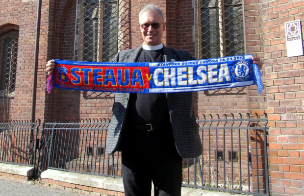 Steaua-Chelsea prefaţat de preotul unicei Biserici Anglicane din România: ”Fotbalul aduce bucurie”