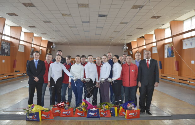 Urgent Curier in vizita la lotul national de spadă! La multi ani, campioanelor!