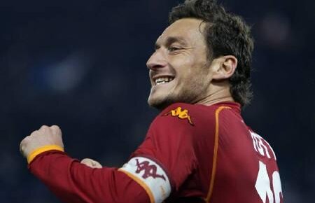 El Grande Totti » Căpitanul Romei este cel mai bun marcator din ultimii 60 de ani în Serie A