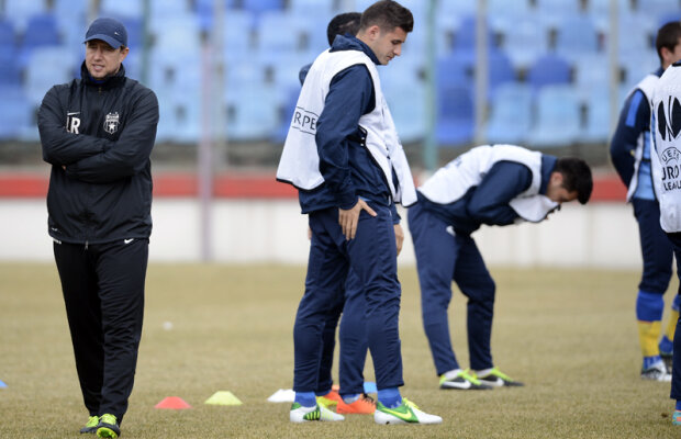 Antrenează o miniechipă » Reghecampf a mai rămas cu doar 12 jucători în lot :)