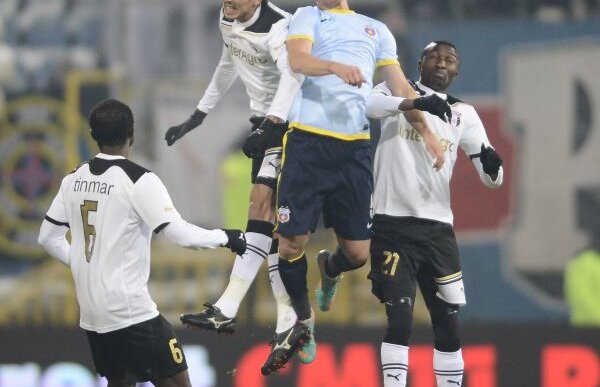 "Astralii" doriţi de Steaua desfiinţaţi: "Unul e bun la circ, celălalt e miştocar!"