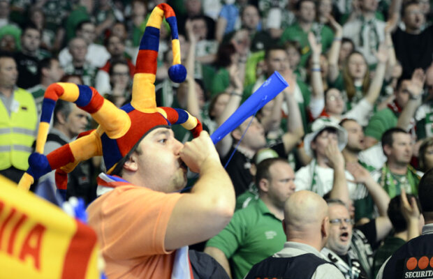 FOTO Au crezut pînă la final! » Suporterii le-au încurajat pe jucătoarele de la Oltchim pînă în ultimul minut