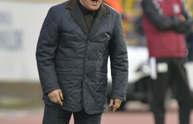 Nae Manea, incendiar la conferinţă: "Pe cine să mai bag, pe nea Jean?" :) Atac la Copos: "Are bani de-i cîntăreşte"