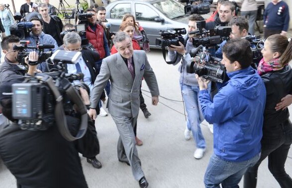 Gigi Becali a tratat cu ironie instanţa de la ÎCCJ la audierile de ieri din Dosarul Terenurilor: "Vai, mă scuzaţi, gata, sînt cuminte!"