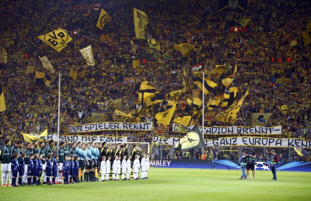 VIDEO Jucătorii Borussiei au fost primiţi pe gazon cu "Marşul Gloriei" din Aida