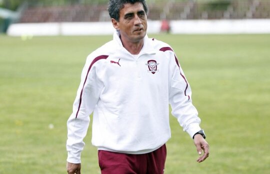 Primă inedită oferită de Marian Rada jucătorilor săi » Răsplătiţi cu mititei şi bere :)