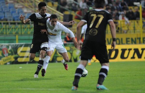 Dinu Gheorghe îşi atacă jucătorii: "Au intrat pe vîrfuri, orice altă echipă bătea Vasluiul"