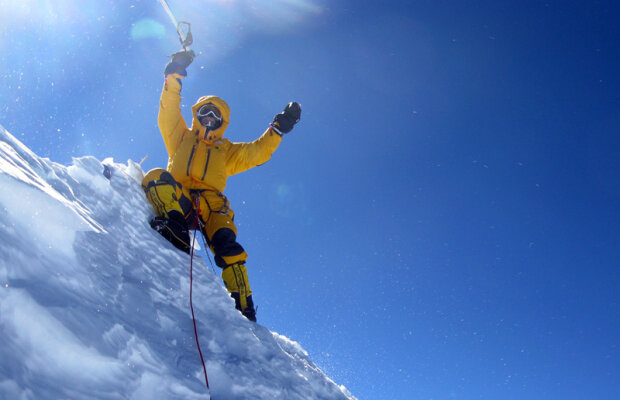 Şerpaşii au vrut să-i omoare pe Everest! » Trei alpinişti europeni au fost atacaţi de nepalezi