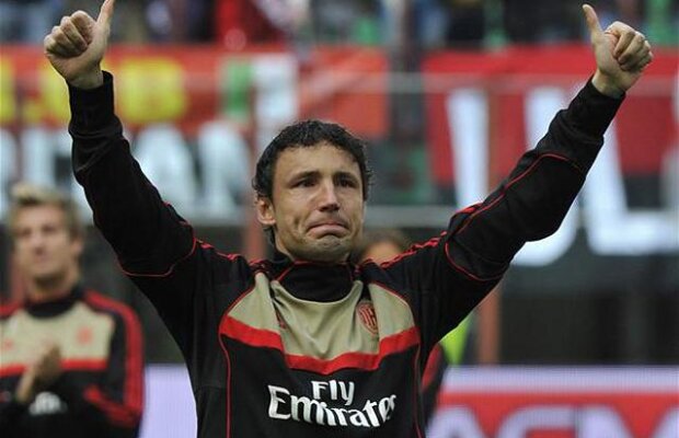 Van Bommel s-a retras! » Nu s-a dezminţit la ultimul meci din carieră