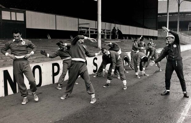 Ciocanul l-a plătit în legume! » Tehnicianul care a blestemat-o pe Benfica a antrenat şi în România!