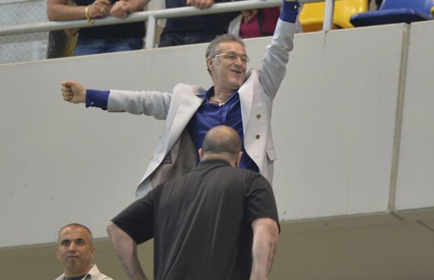Tun din închisoare » Becali face rost de bani pentru Steaua! Cine va intermedia afacerea în lipsa lui Gigi