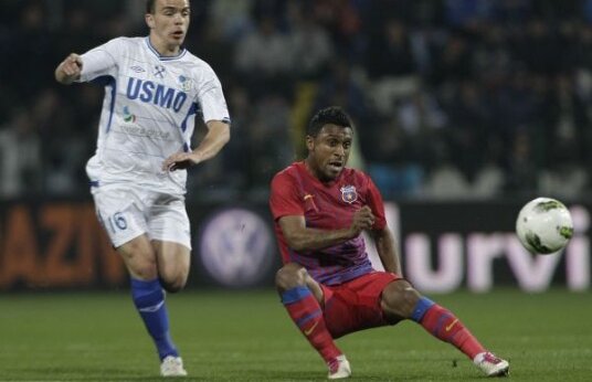 Uşa închisă pentru Steaua şi CFR: "Nistor rămîne la Pandurii" » Gorjenii vor juca la Tg. Jiu în Europa League!