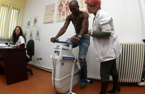 Slab de genunchi » Vizita medicală l-a dat de gol! Tony are probleme la cartilaje