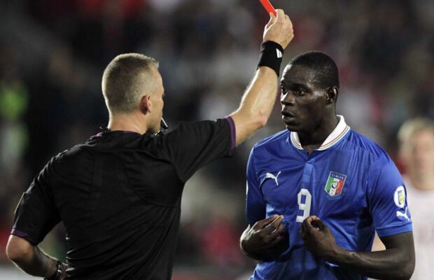 VIDEO Balotelli furioso! » SuperMario a comis-o din nou: eliminare, pumni şi picioare în vestiar la 0-0 cu Cehia