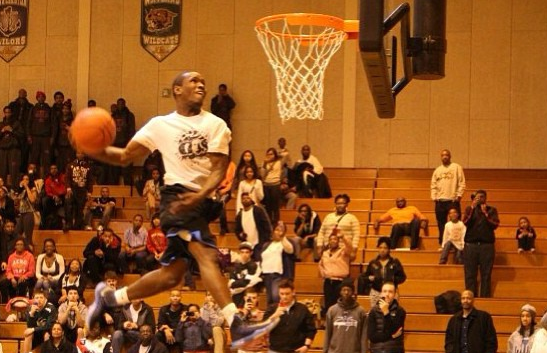 Premieră la cel mai mare turneu de baschet din România »  Dunkerul care a uimit lumea vine la Wizz Air Sport Arena Streetball