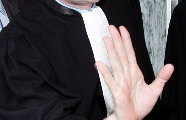 Stranieri în apărare! » Ancheta UEFA a blocat transferurile Stelei, clubul e mai preocupat să angajeze avocaţi decît jucători