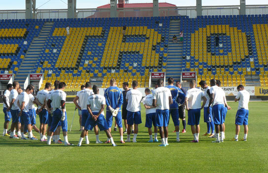 ”Lupii galbeni” s-au întors din vacanţă » Elevii lui Contra au făcut vizita medicală, puşi pe glume