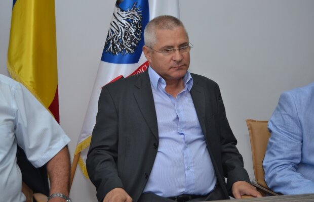 Ţicleanu pleacă de la Corona, Nae Manea va fi antrenor principal: "Vom încropi cît mai repede un lot de jucători"