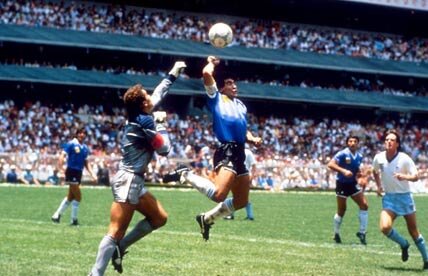VIDEO Astăzi se împlinesc 27 de ani de la "mîna lui Dumnezeu", golul înscris de Maradona contra Angliei