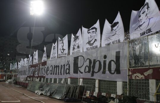 FOTO Devotament fără margini al rapidiştilor » Bannerul uriaş afişat de un suporter al giuleştenilor