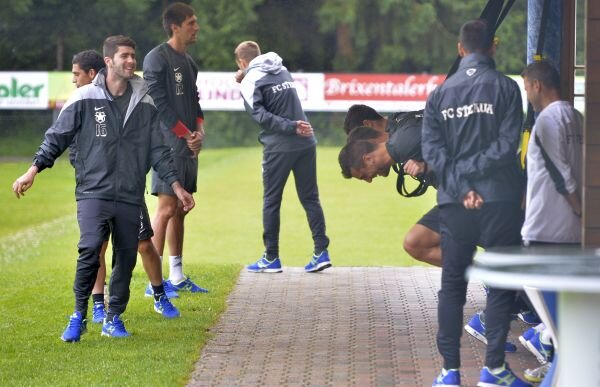 Nikolici, ţinta lui Tătăruşanu: "Am înţeles că nu ştii cu mingea, dar nici la exerciţii nu te descurci?!" :D