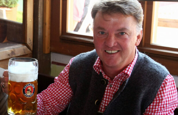 Van Gaal Pride » Selecţionerul batav va fi comandant pe "vaporul fotbalului" la Gay Pride Amsterdam