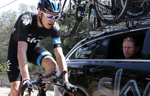 Chris Froome: "Am văzut biciclete şi pantofi de ciclism zburînd peste tot. Trebuie să rămîn vigilent"