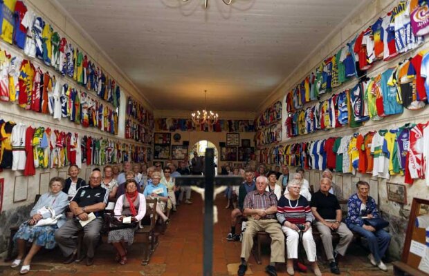 FOTO Ocrotiţi de Fecioară » În sud-estul Franţei există o biserică al cărei hram îi apără pe ciclişti