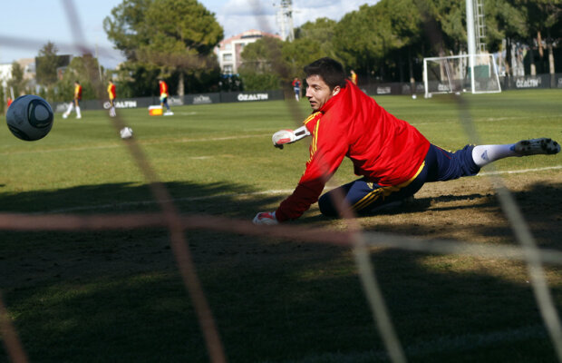 Dinamo a rămas fără portarul titular, dar nu va lua prea mulţi bani: Bălgrădean la Standard Liege!