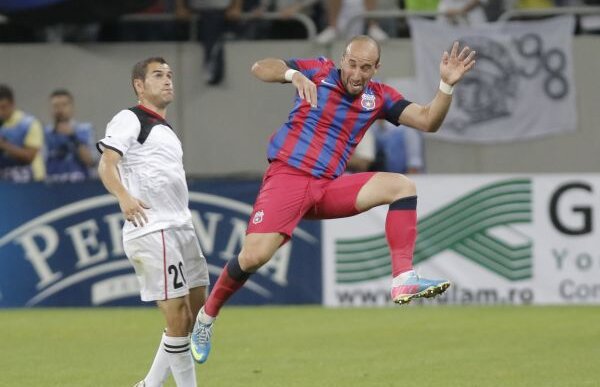 Steliştii nu s-au mai plîns de starea gazonului: "Mai multe probleme ne-au creat ţînţarii" :D