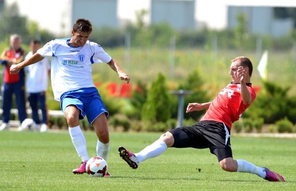 Leul cu două capete » Care sînt diferenţele între "Universitatea Olguţei" şi "Universitatea lui Mititelu"