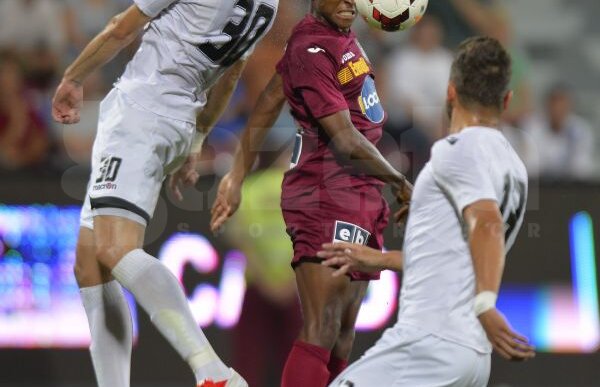 VIDEO+FOTO CFR Cluj a remizat cu ACS Poli, 2-2, într-un meci pe care l-a terminat în opt jucători!