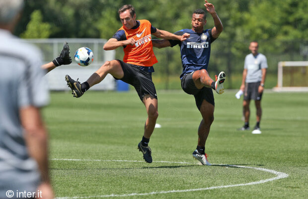 FOTO Steve Nash, ”în probe” la Interul lui Chivu. Starul lui Lakers a arătat că ştie cu mingea!