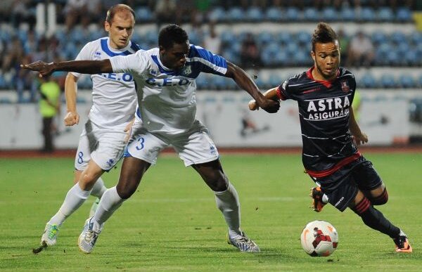VIDEO Matematica bate filozofia » Pandurii lui Pustai au tremurat cu Oţelul, dar s-au impus la final cu 2-1