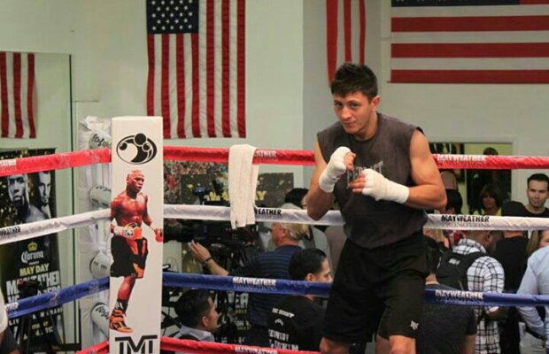 Un român la curtea "regelui" Mayweather » Ronald Gavril: "Îmi doresc să ajung campion mondial"