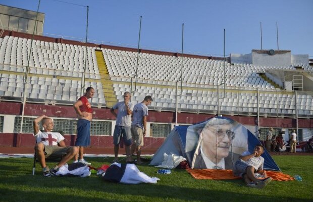 Rapidiştii au riscat tot atunci cînd au intrat în grevă: "Ce să fac singur acasă. Soţia m-a părăsit după a treia zi de protest" :S