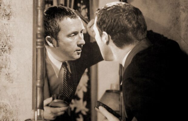 Oglindă, oglinjoară, cine e cel mai mare manager din ţară? :) Cum s-a lăsat MM prins în ofsaid