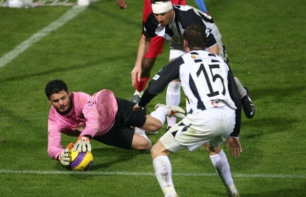 Noi amănunte în "Cazul Valiza": "Fotbalul românesc e controlat de mafioţi"