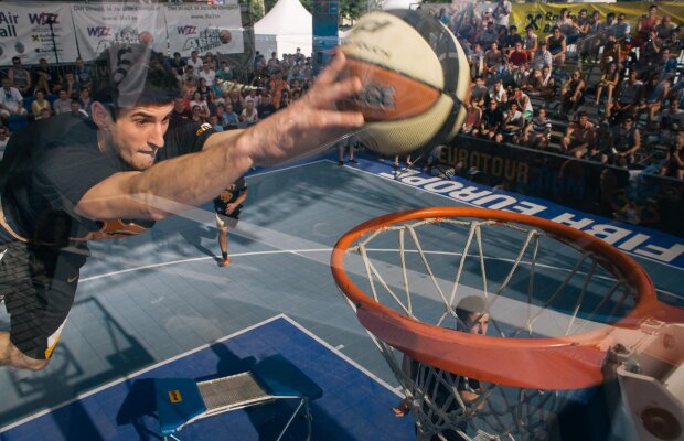 Adrian Georgescu scrie despre dispariţia sportului: "Cine mai are nevoie de campioni cînd am inventat atâtea vedete?"