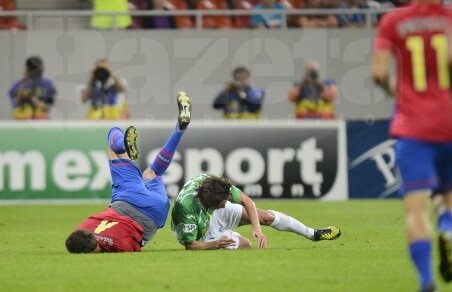 Sfaturi din Arte Marţiale: "Fotbaliştii ar putea să înveţe să cadă la pămînt precum luptătorii din Wushu"