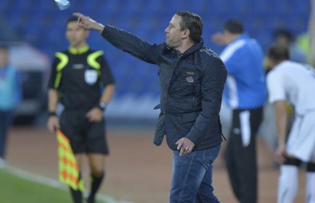 Un antrenor din Liga 1 se revoltă: "O să beau Pepsi, nu apă, ca să nu mai ziceţi că semăn cu Reghecampf" :D