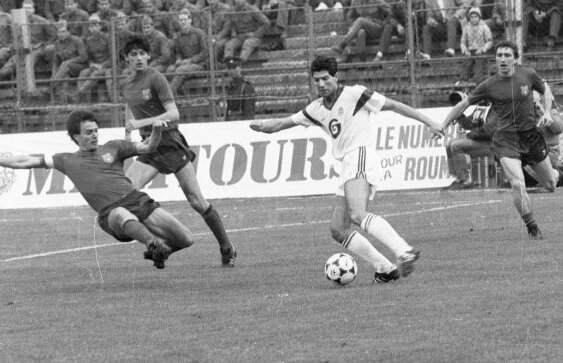 Reeditat în 2013, drumul Stelei către trofeul Ligii Campionilor din '86 ar fi un duel cu aşi ca Dortmund sau Milan! Iată cum ar arăta