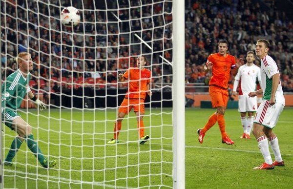 Reîncărcaţi! Van Gaal plănuieşte modificări cu Turcia, dar cu acelaşi scop: "Nu mă mai întrebaţi! Vreau să cîştig!"