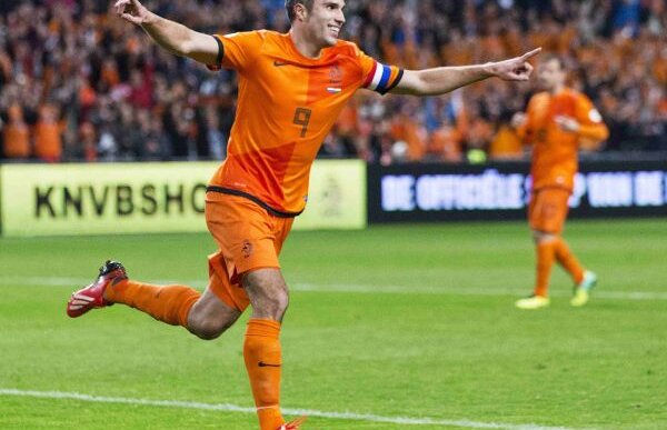 VIDEO Parfum de lalele! » Mulţumim, Olanda! Robben&co. ne trimit la baraj, după 2-0 cu Turcia