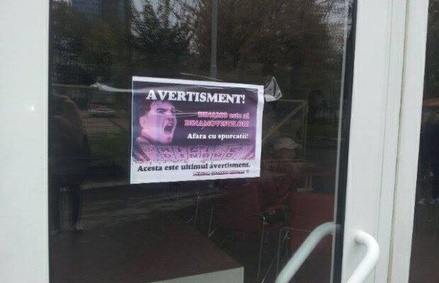 FOTO Campanie agresivă a fanilor: "La Dinamo vrem dinamovişti!" » Baza din Ştefan cel Mare, împînzită cu mesaje anti-Steaua