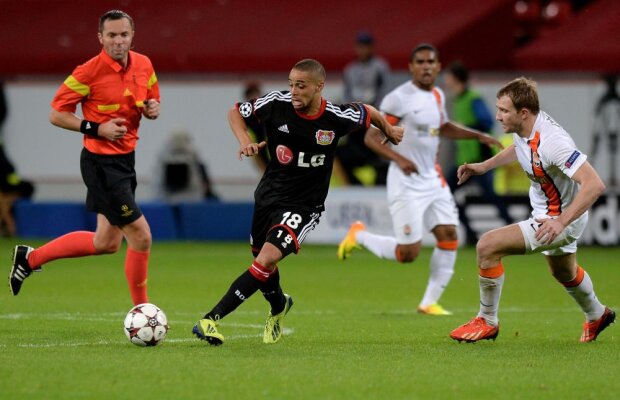 VIDEO Executat! Bayer, arbitrul Lannoy şi propriul portar l-au pus la zid pe Mircea Lucescu, 0-4
