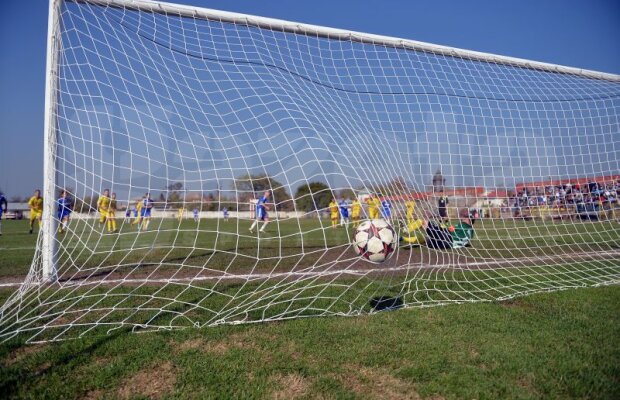 GALERIE FOTO Rocada mare » Ştiinţa a învins-o pe Gloria Bistriţa şi e noul lider al Seriei 2! Dorel, prima reacţie de la revenire