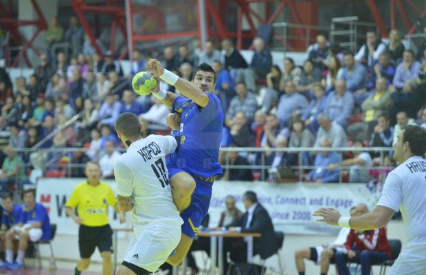 FOTO Hai, în play-off! » "Tricolorii" au cîştigat aseară la opt goluri diferenţă derbyul grupei a doua de calificare şi visează acum că vor ajunge la turneul final din Qatar, de peste doi ani