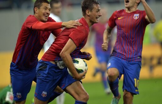 VIDEO Steliştii au talent » Szukala jonglează în stilul lui Luţu şi cîntă alături de un alt fotbalist din Liga 1 :)